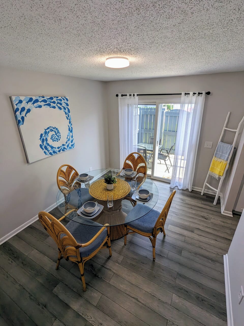 Coastal charm of the dining room, w/abundant natural light illuminates the space