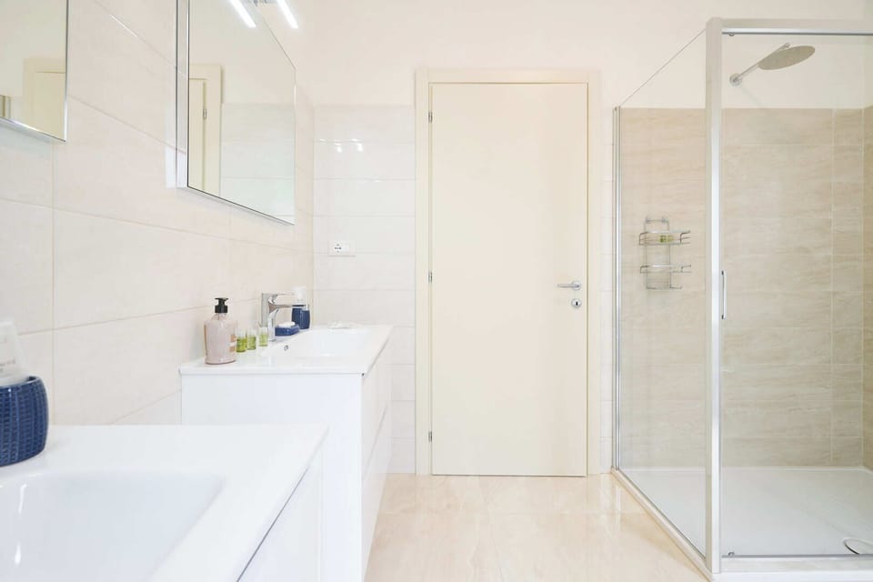 Deluxe Suite, Sea View (Montale) | Bathroom | Shower, hair dryer, slippers, bidet