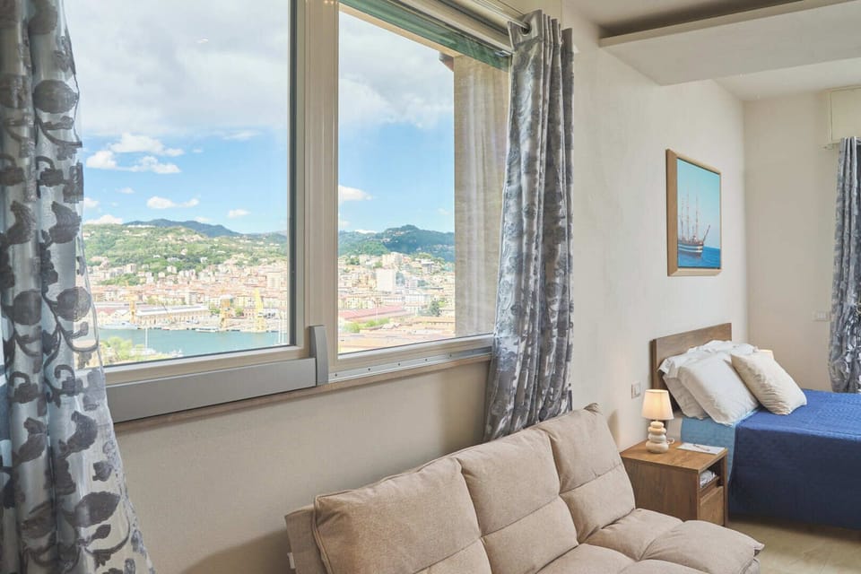 Deluxe Suite, Sea View (Montale) | Egyptian cotton sheets, premium bedding, free minibar, in-room safe