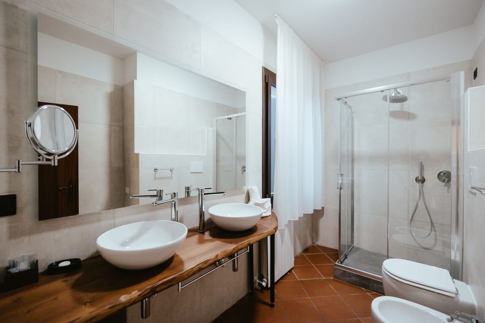 Camera 4 | Bathroom | Hair dryer, slippers, bidet