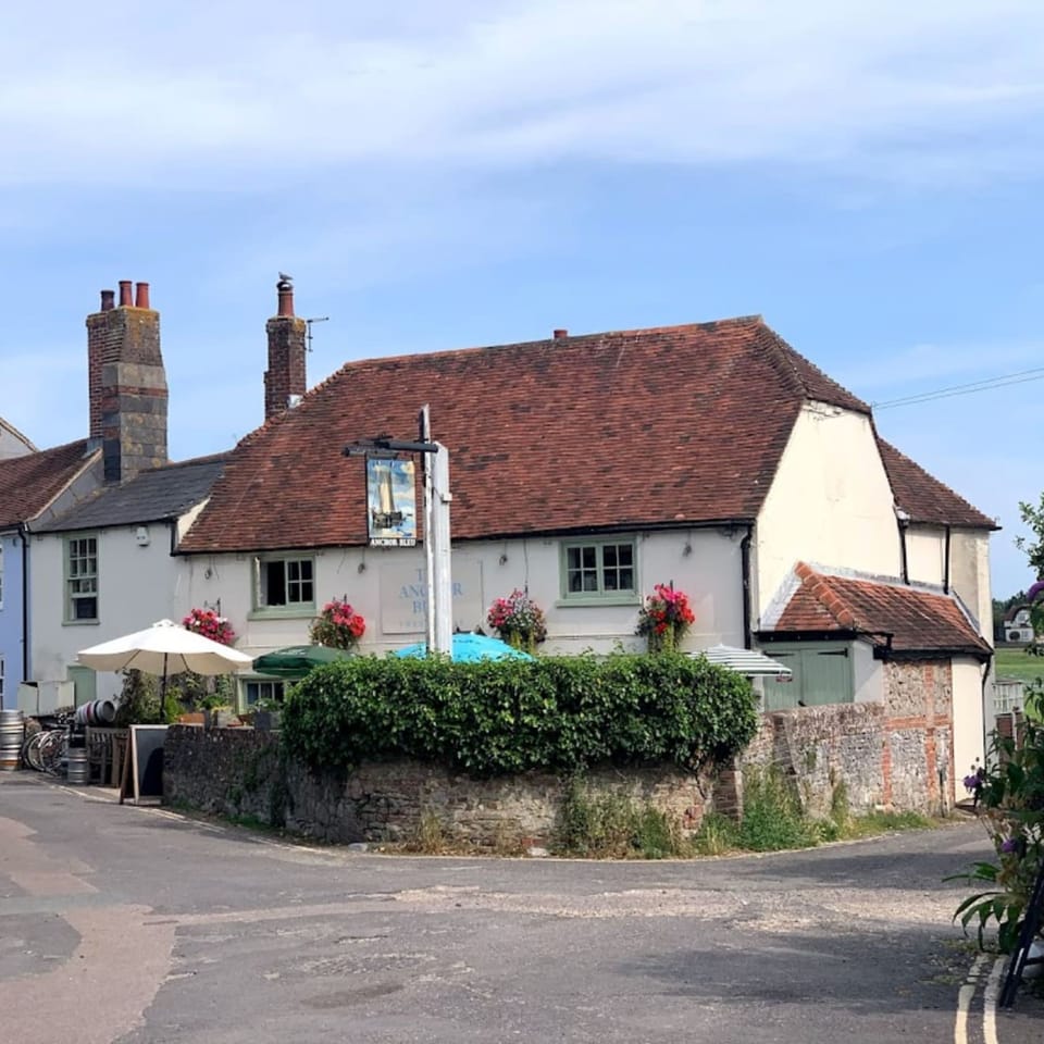 House | 4 bedrooms, desk, iron/ironing board, Internet