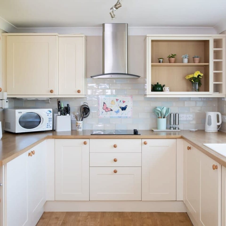 House | 4 bedrooms, iron/ironing board, Internet