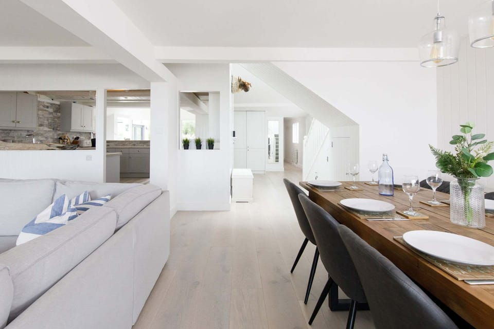 House | 4 bedrooms, desk, iron/ironing board, high-speed internet