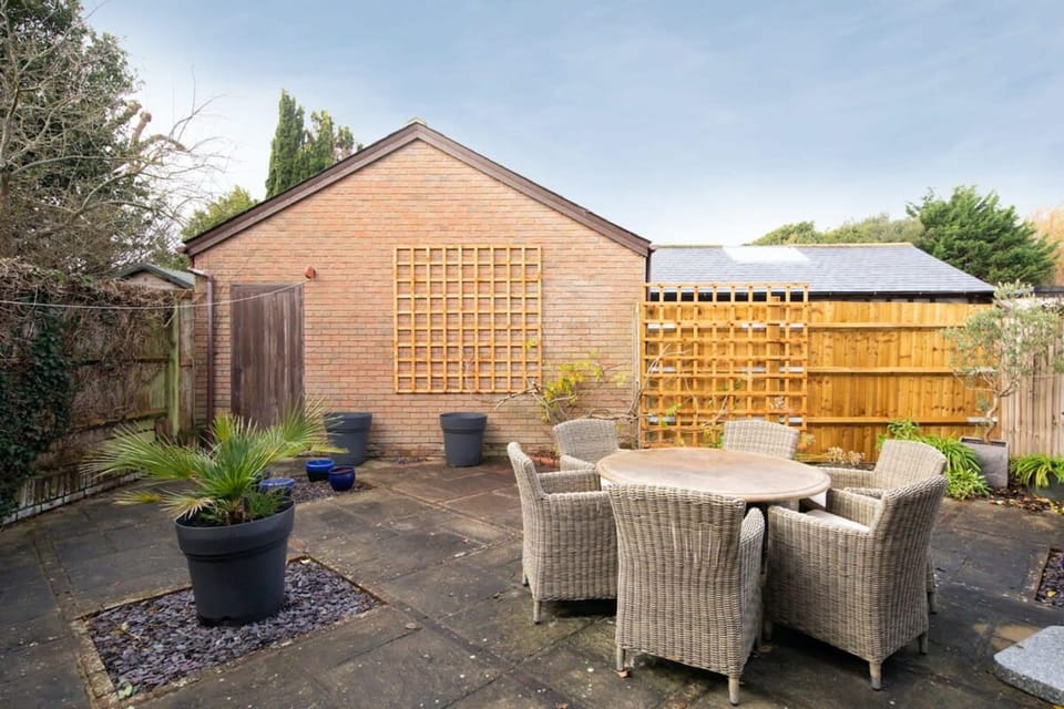 House | 3 bedrooms, desk, iron/ironing board, Internet