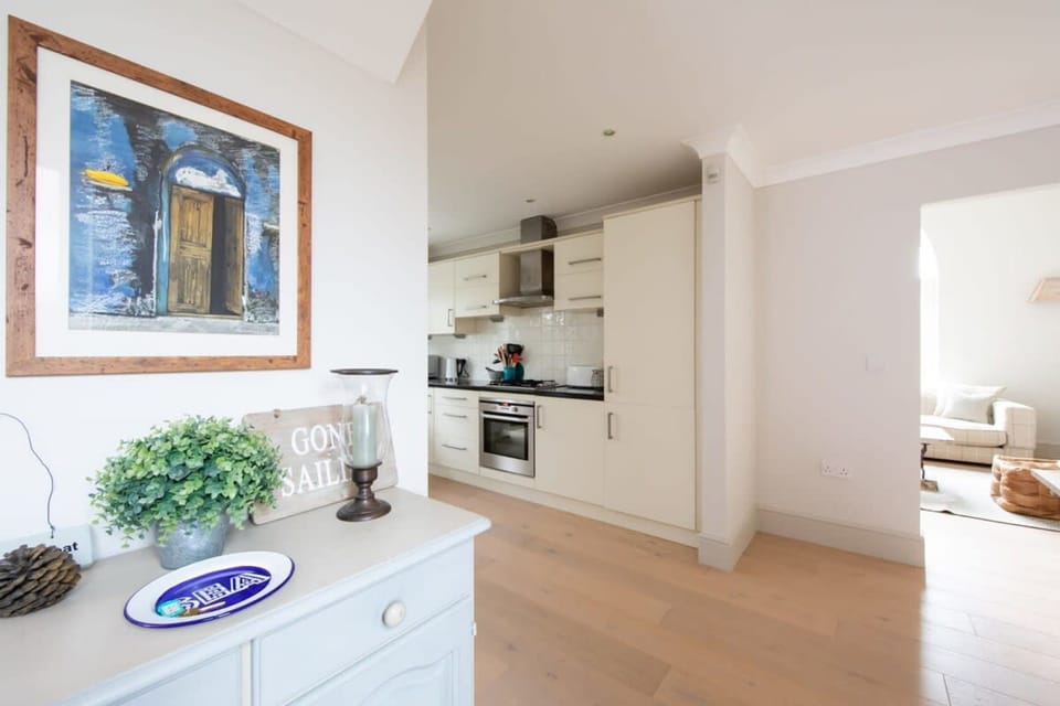 House | 3 bedrooms, desk, iron/ironing board, Internet