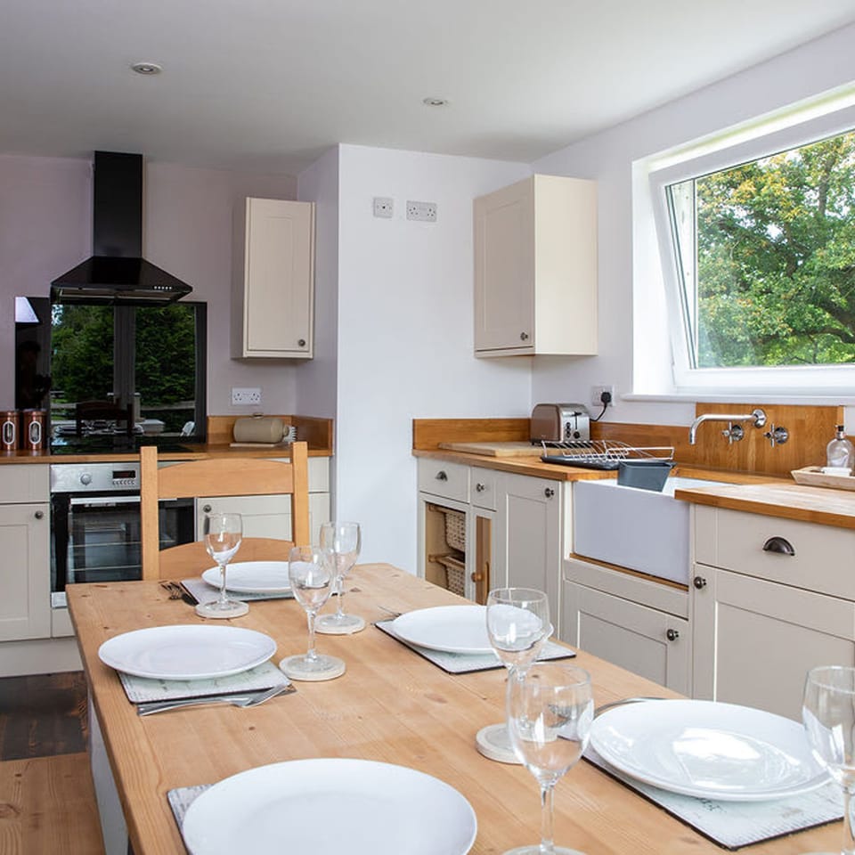 House | 4 bedrooms, desk, iron/ironing board, high-speed internet