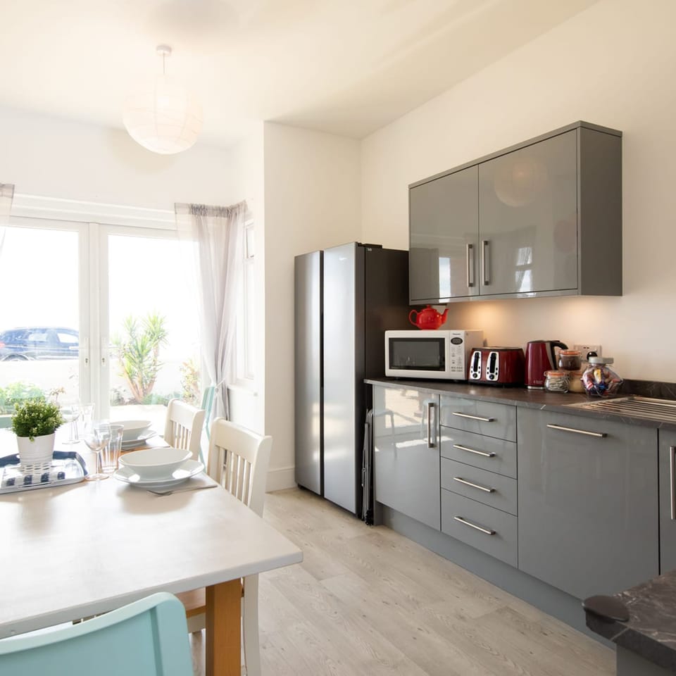 House | 10 bedrooms, iron/ironing board, Internet