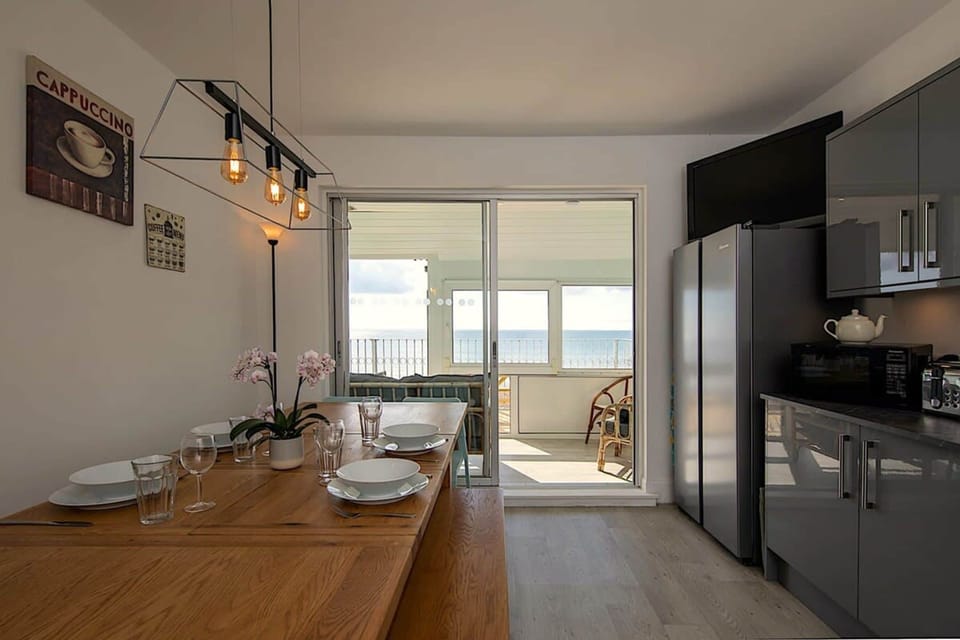 House | 10 bedrooms, iron/ironing board, Internet
