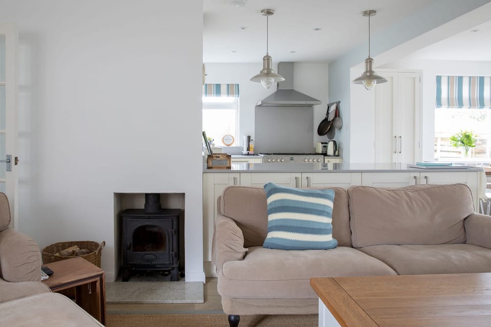 House | 5 bedrooms, desk, iron/ironing board, Internet