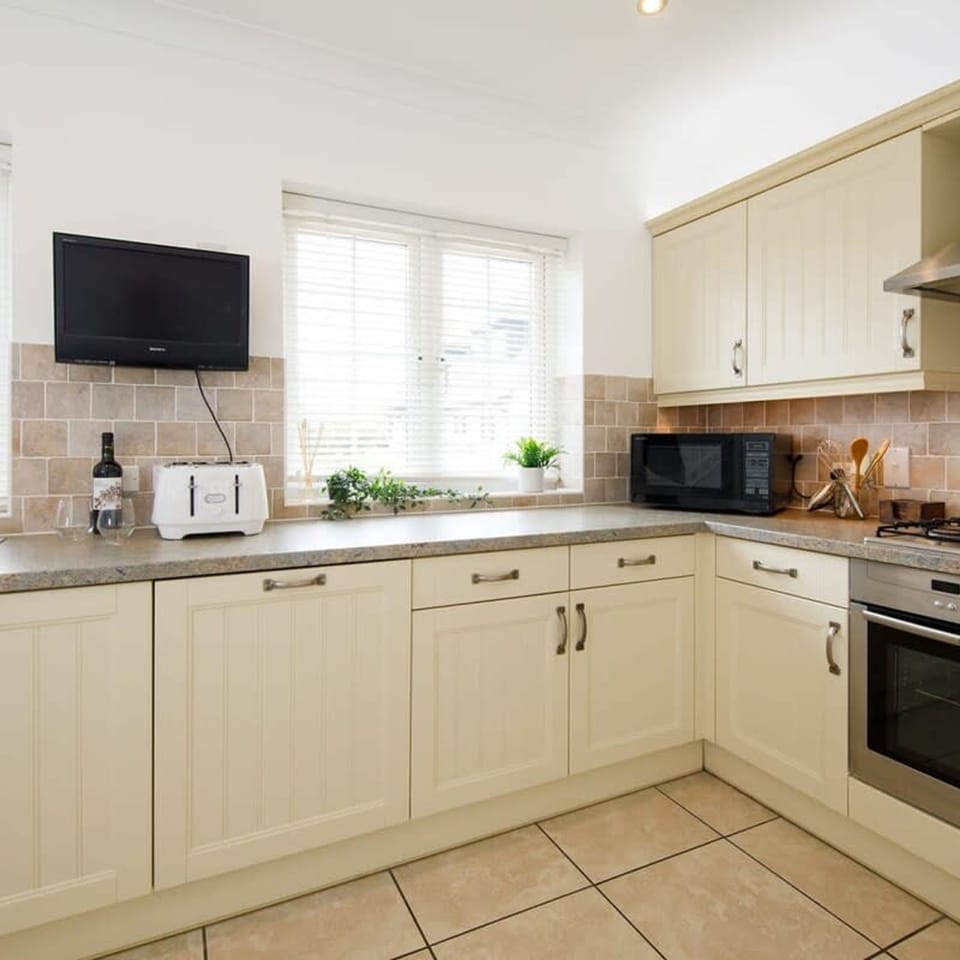 House | 3 bedrooms, iron/ironing board, Internet