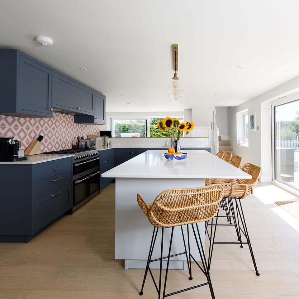 House | 4 bedrooms, desk, iron/ironing board, Internet