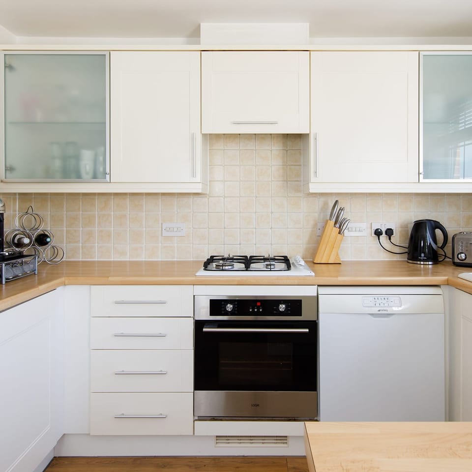 House | 3 bedrooms, iron/ironing board, Internet