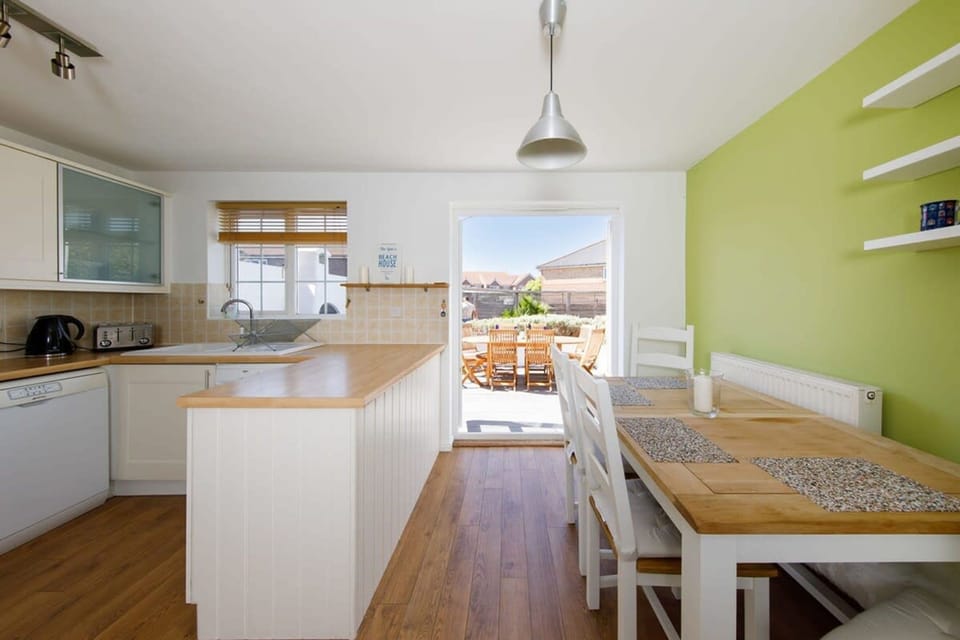 House | 3 bedrooms, iron/ironing board, Internet