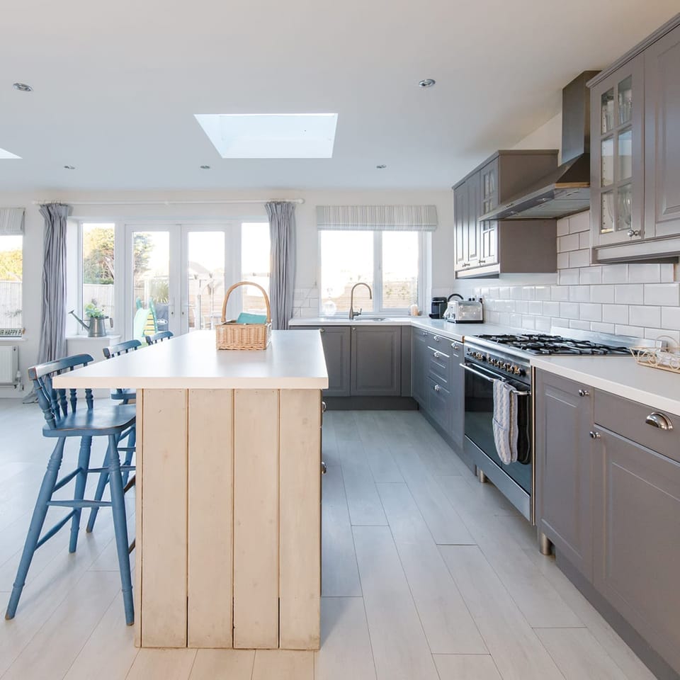 House | 4 bedrooms, iron/ironing board, Internet