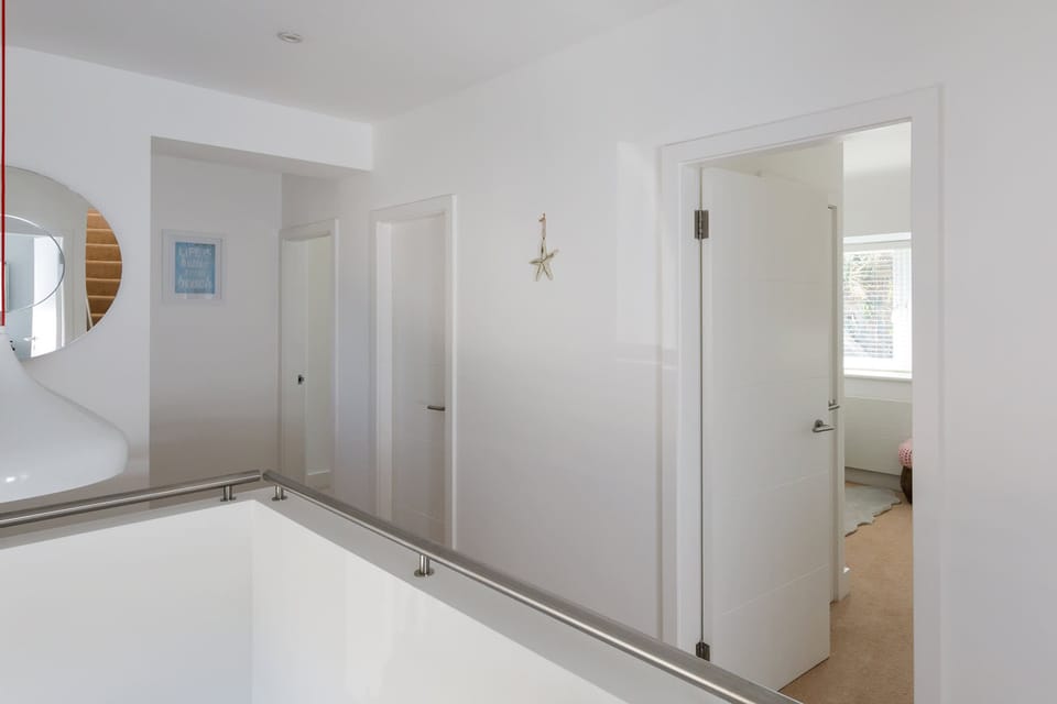 House | 5 bedrooms, iron/ironing board, Internet