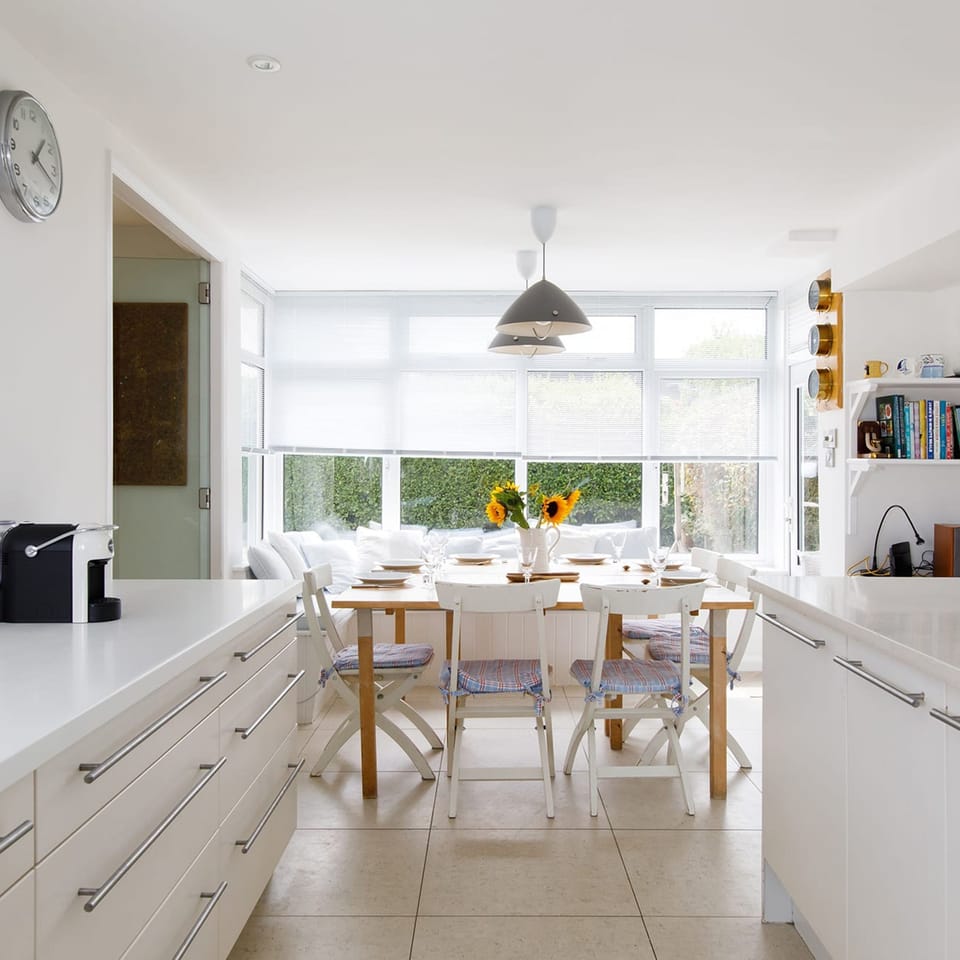 House | 6 bedrooms, desk, iron/ironing board, Internet