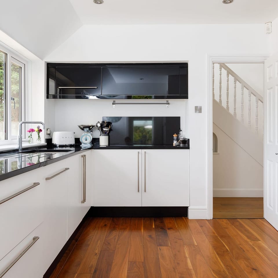House | 5 bedrooms, desk, iron/ironing board, Internet