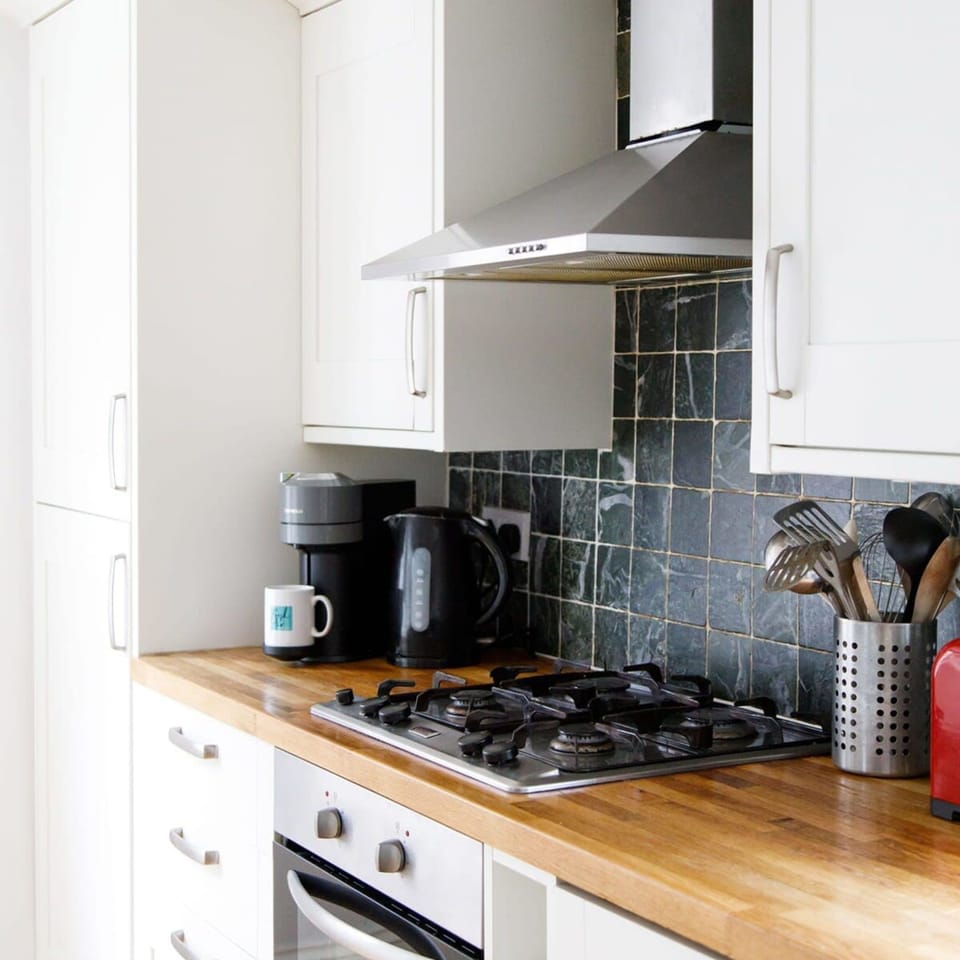 House | 4 bedrooms, iron/ironing board, Internet