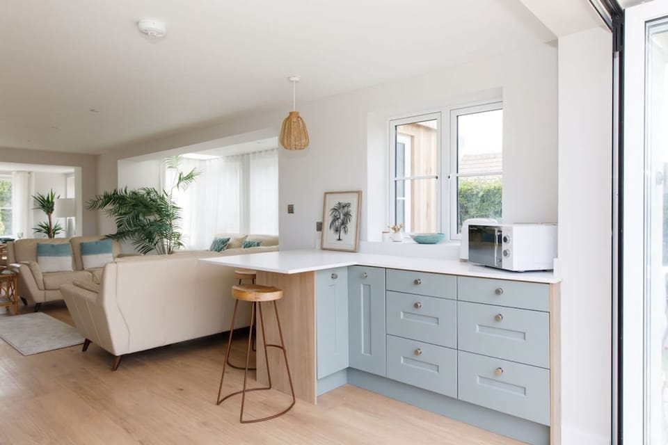 House | 4 bedrooms, desk, iron/ironing board, high-speed internet