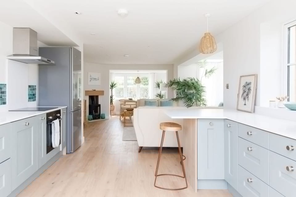 House | 4 bedrooms, desk, iron/ironing board, Internet