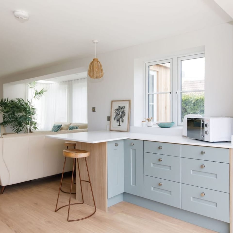 House | 4 bedrooms, desk, iron/ironing board, Internet