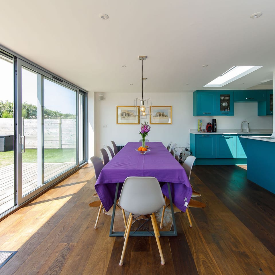 House | 4 bedrooms, desk, iron/ironing board, Internet