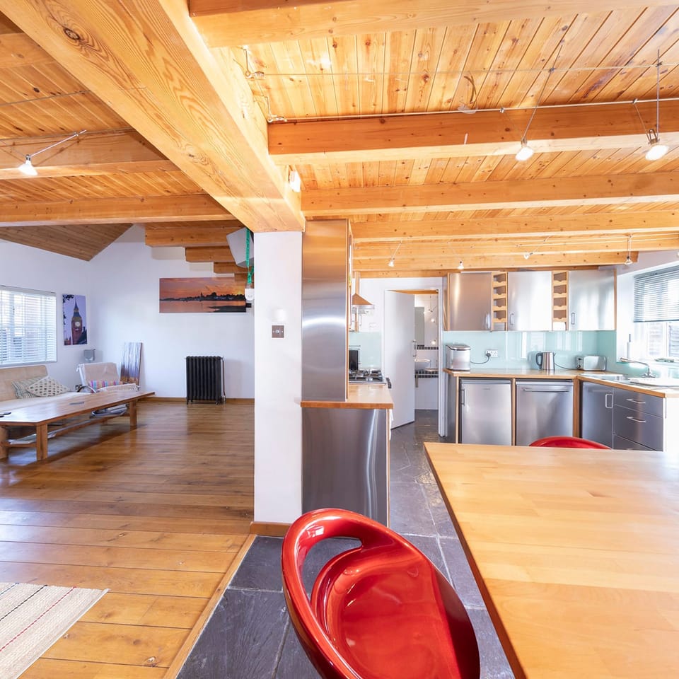 House | 2 bedrooms, desk, iron/ironing board, Internet