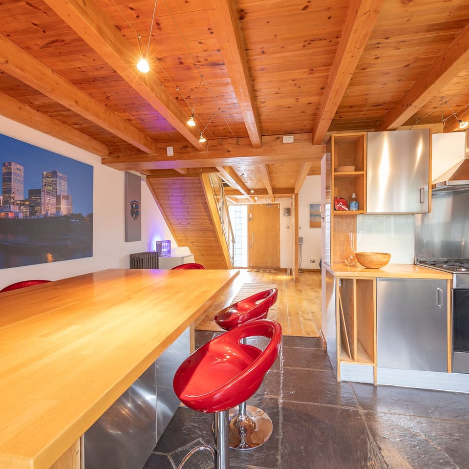 House | 2 bedrooms, desk, iron/ironing board, Internet