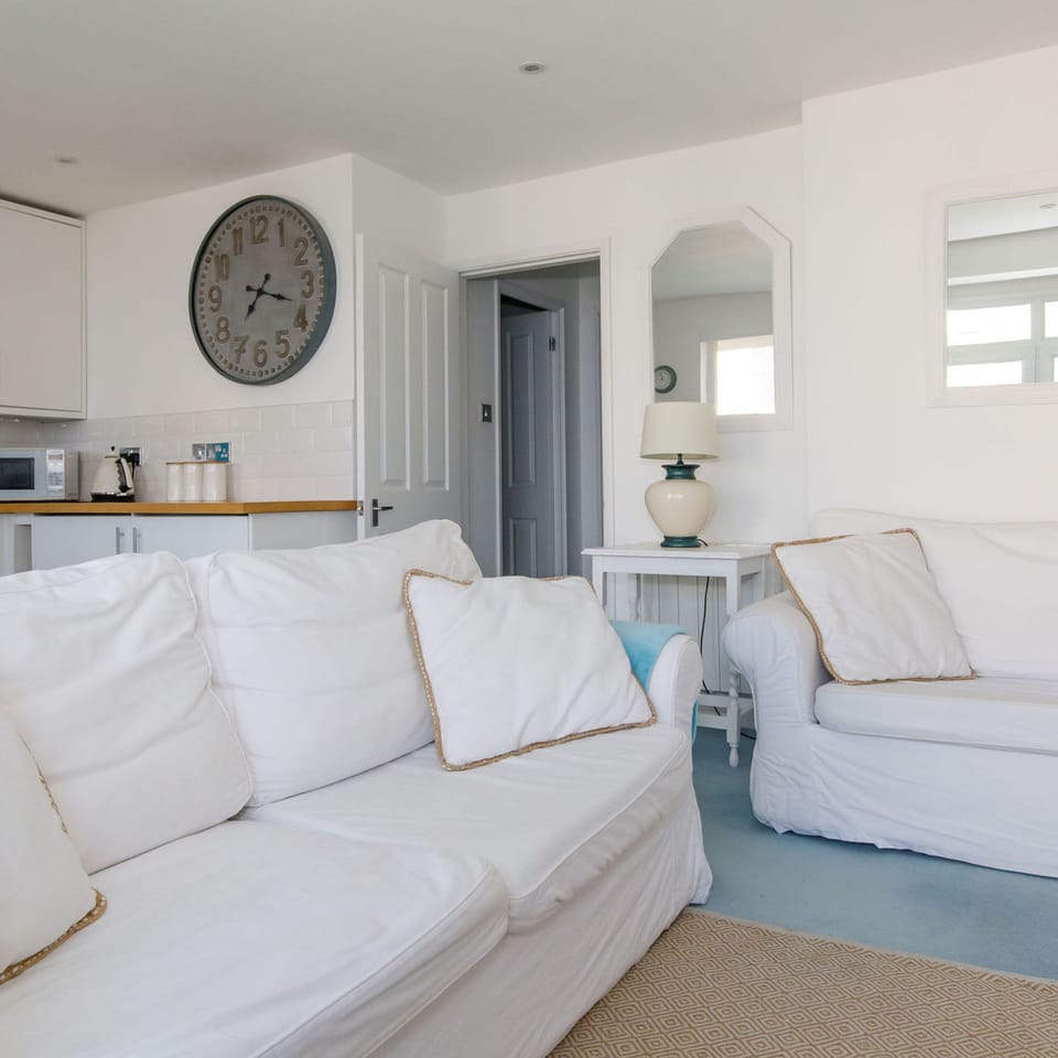 House | 2 bedrooms, iron/ironing board, Internet