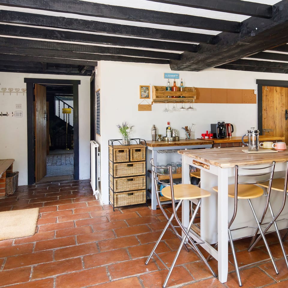 House | 5 bedrooms, iron/ironing board, Internet