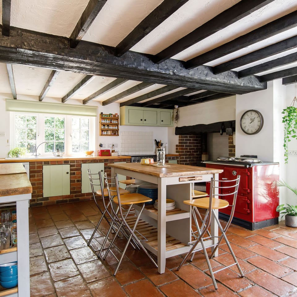 House | 5 bedrooms, iron/ironing board, Internet