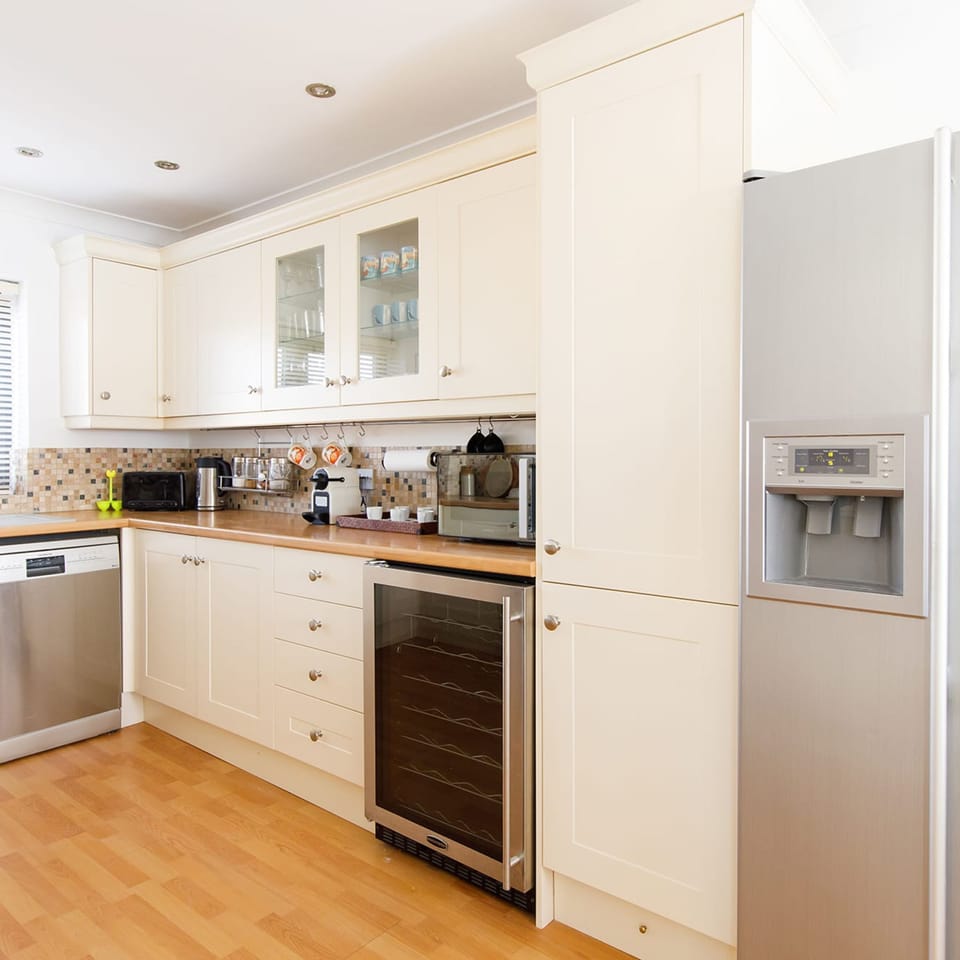 House | 5 bedrooms, iron/ironing board, Internet