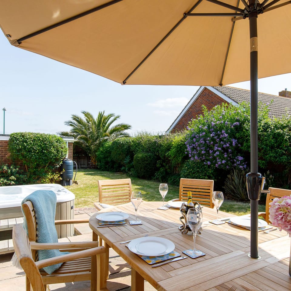 House | 4 bedrooms, desk, iron/ironing board, Internet