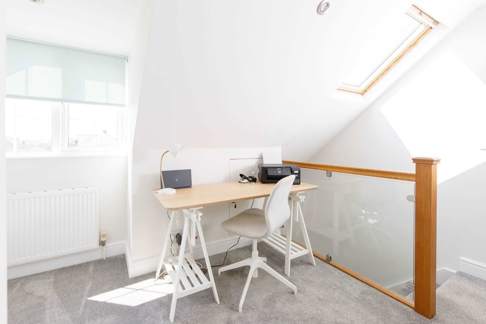 House | 4 bedrooms, desk, iron/ironing board, high-speed internet