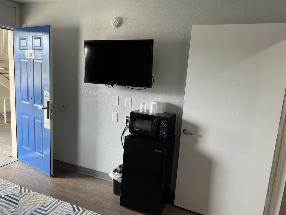 Standard Room, 1 Double Bed, Accessible, Non Smoking | WiFi (free), bed sheets