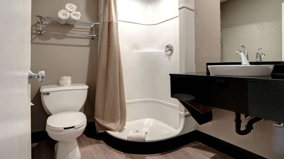 Shower, towels