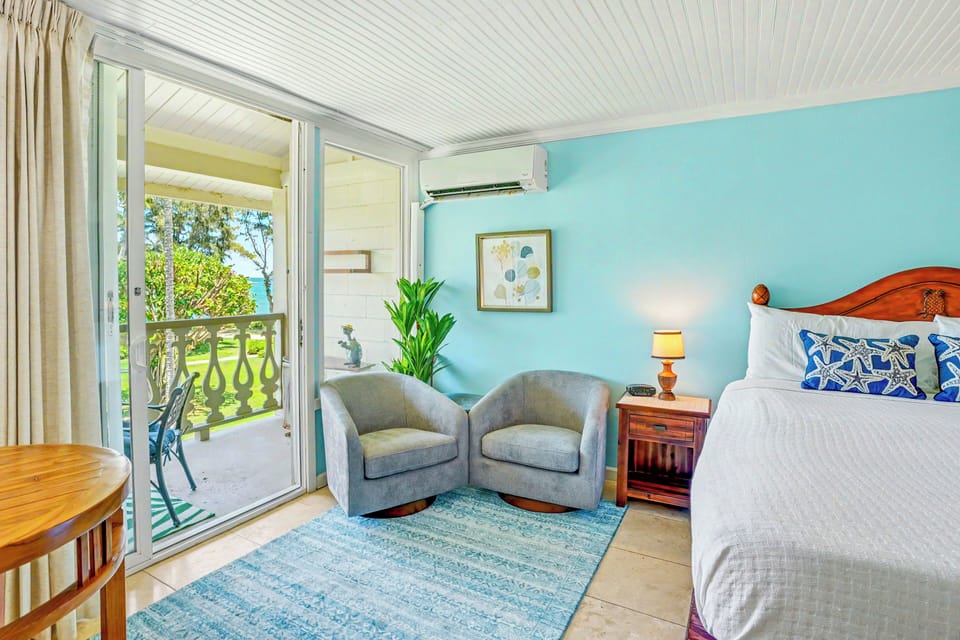 Comfortable seating area with new swivel chairs- ideal for relaxing in the room.