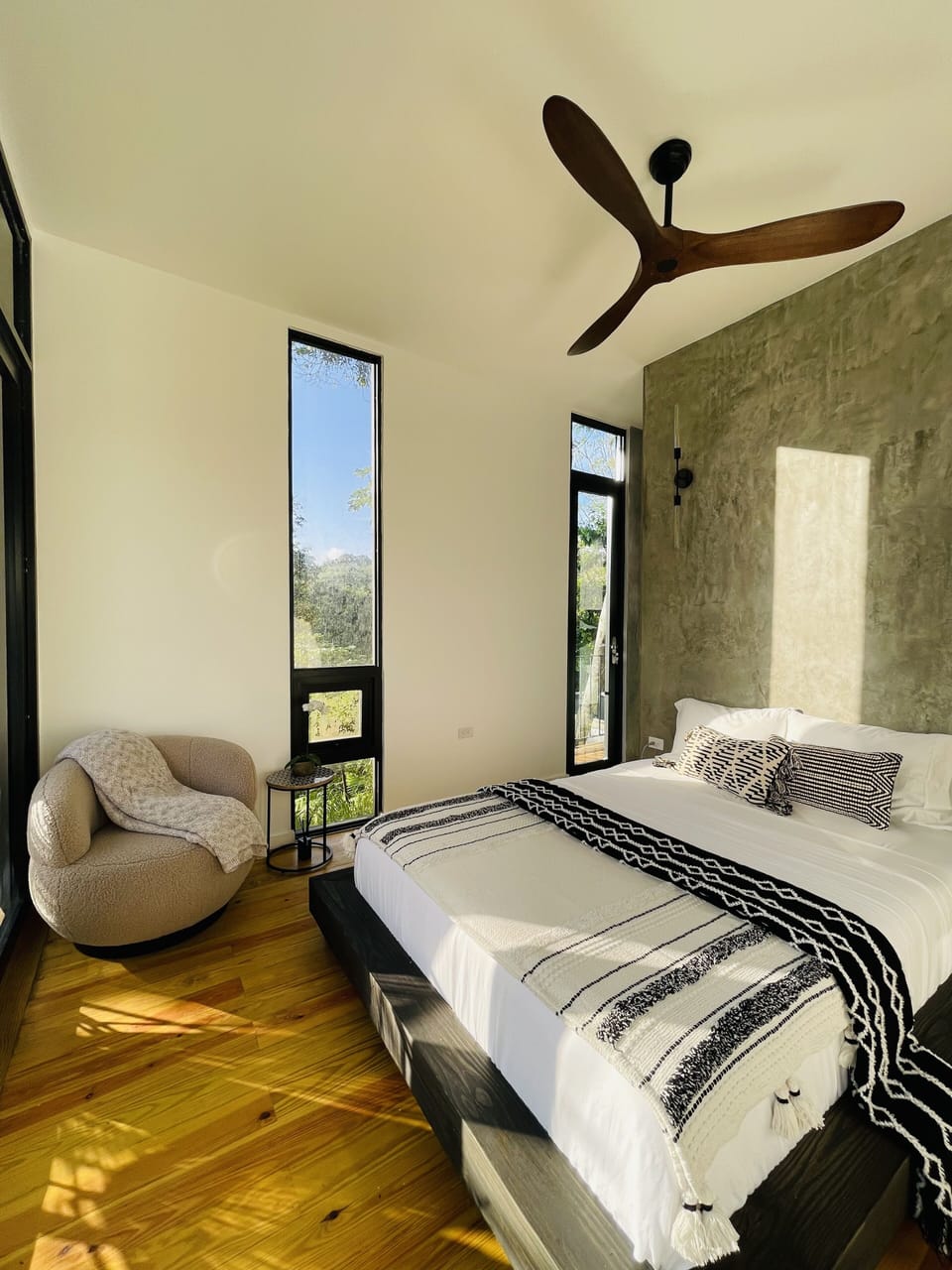 Exclusive Cabin, 1 Queen Bed, Non Smoking, Mountain View | Living area | Printers