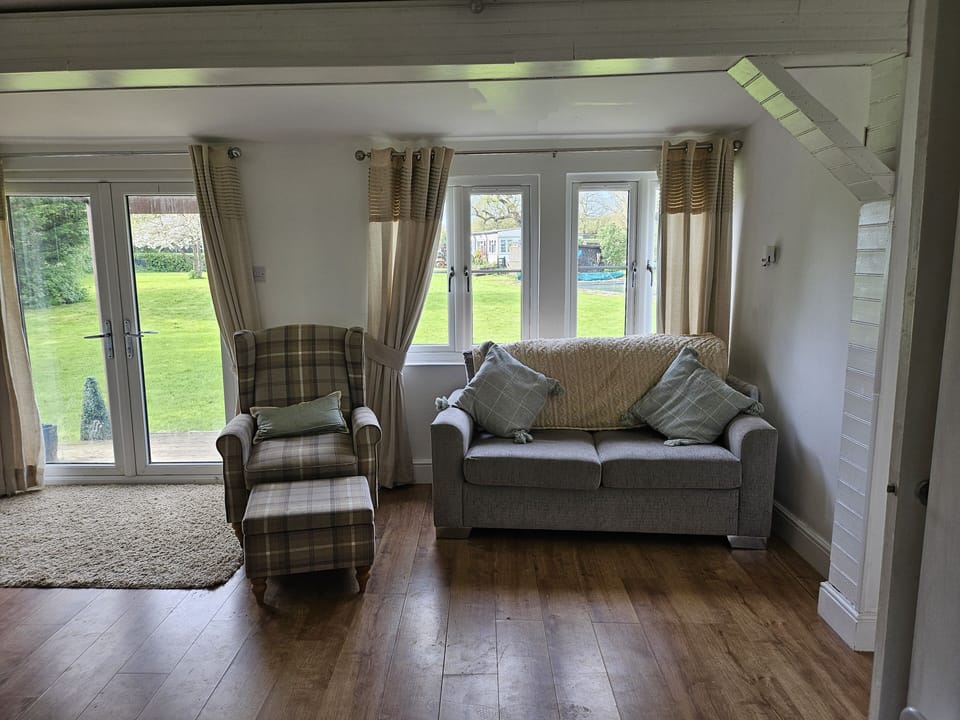 Cabin | Living area | TV