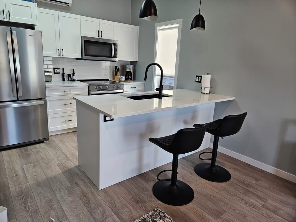 fully equipped kitchen for dinning. kitchen has skylight