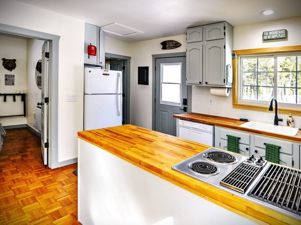 Kitchen area, front door