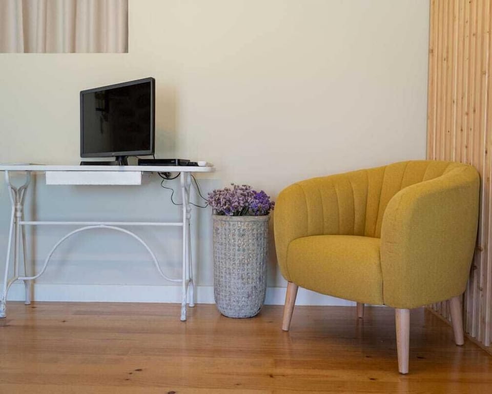 Family Townhome, Private Pool, Vineyard View | Desk, laptop workspace, blackout drapes, soundproofing