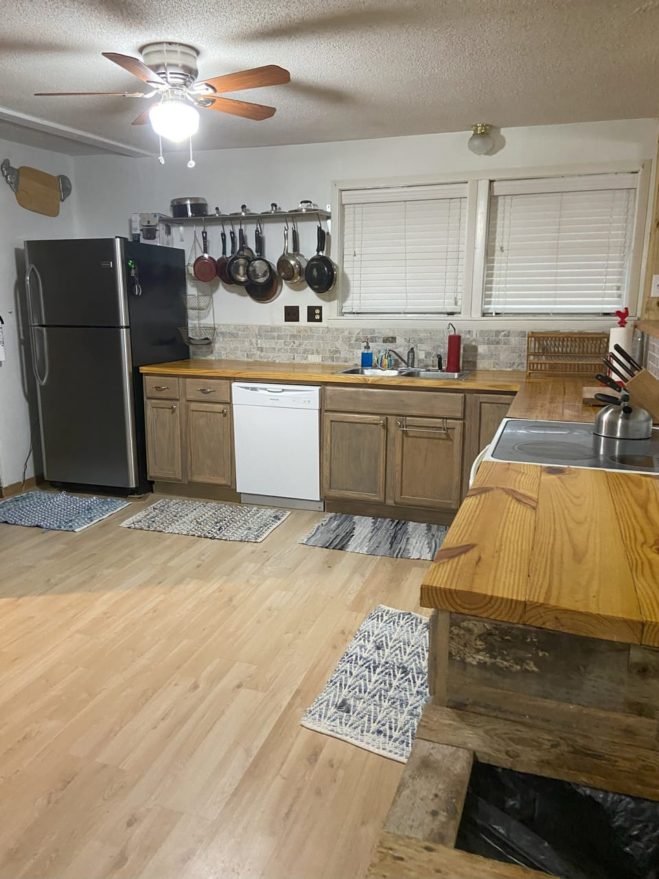 Full kitchen