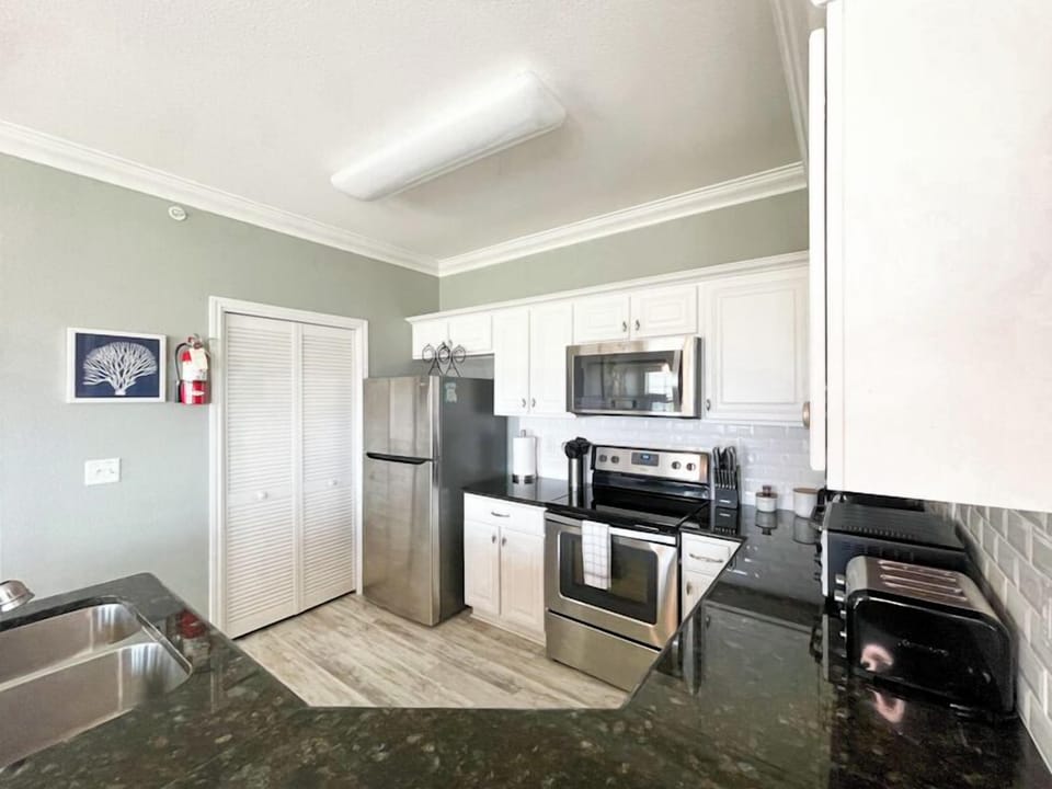 Walk to the Beach- Peaceful and Modern Condo (563)
