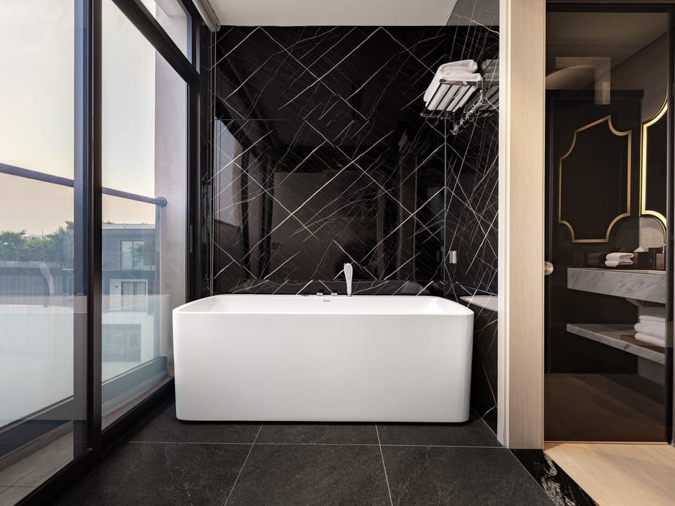 Panorama View Duplex Suite 2 Bedrooms | Bathroom | Hair dryer, bathrobes, slippers, towels
