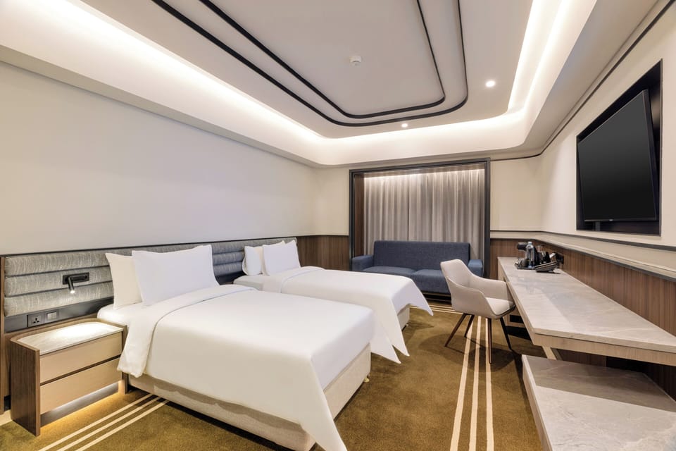 The Gallery Room | Desk, laptop workspace, soundproofing, free cribs/infant beds