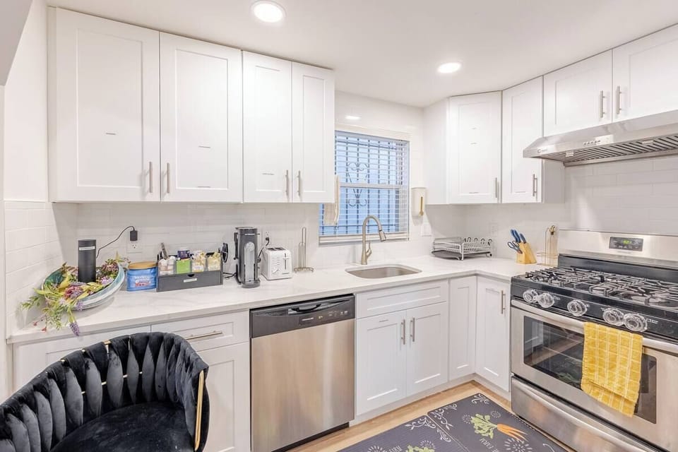 Fridge, Gas Cooker, Oven, Air Fryer, Coffee Machine, Blenders, Pots, Microwave