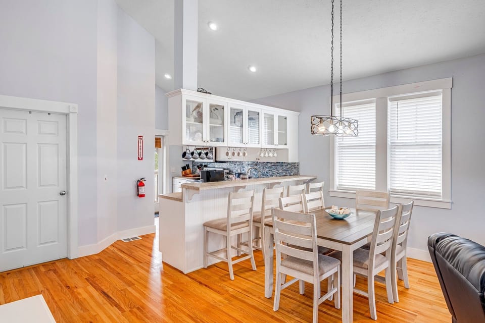 Indoor dining and family time