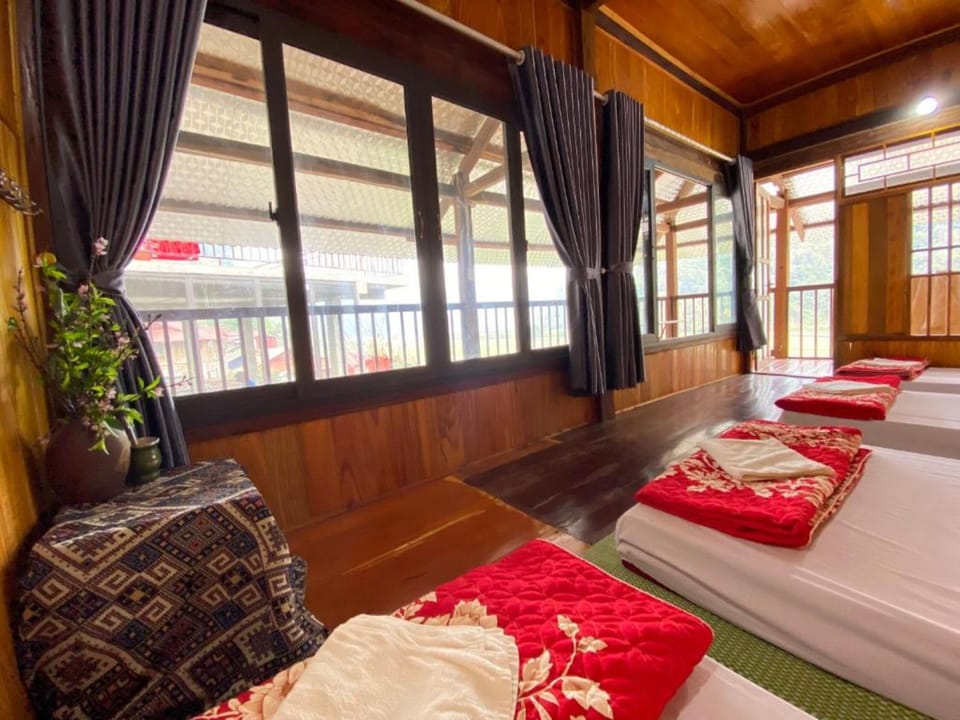 Family Room | Soundproofing, WiFi (free), bed sheets