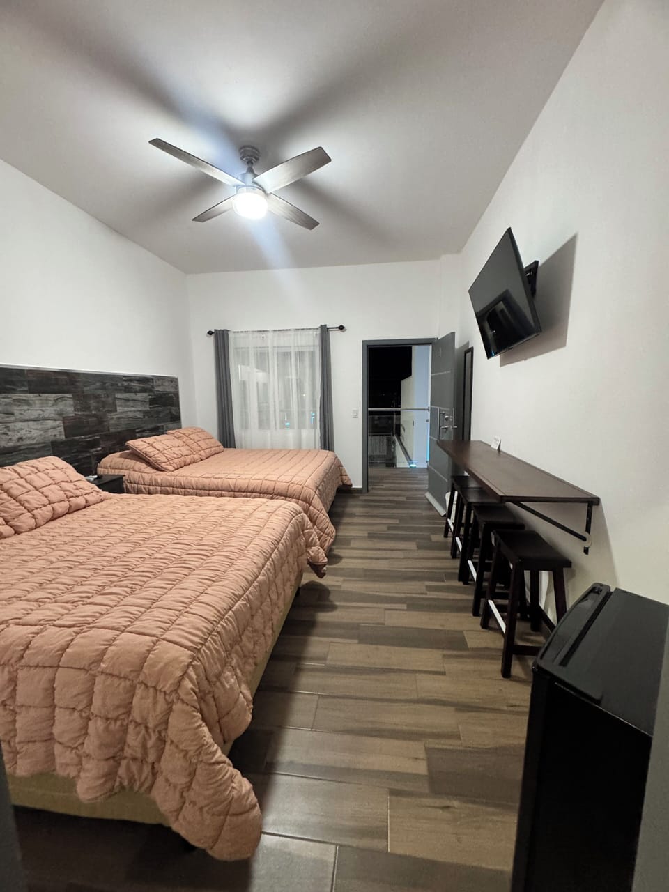 Family Single Room | Hypo-allergenic bedding, down comforters, pillowtop beds, minibar